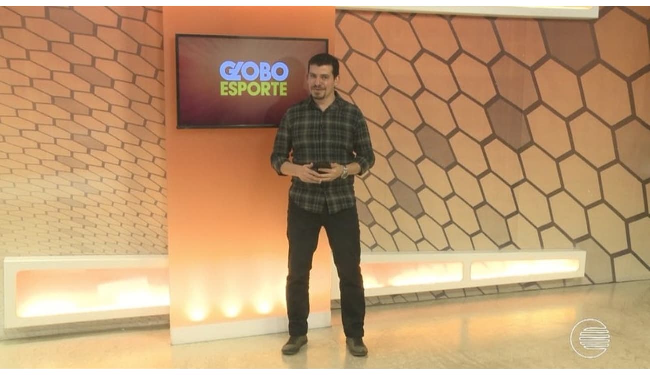 Apresentador chama reportagem, mas 'Globo Esporte RJ' sofre pane
