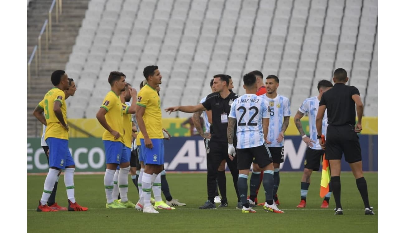 Agentes da Anvisa entram em campo e Brasil x Argentina é suspenso