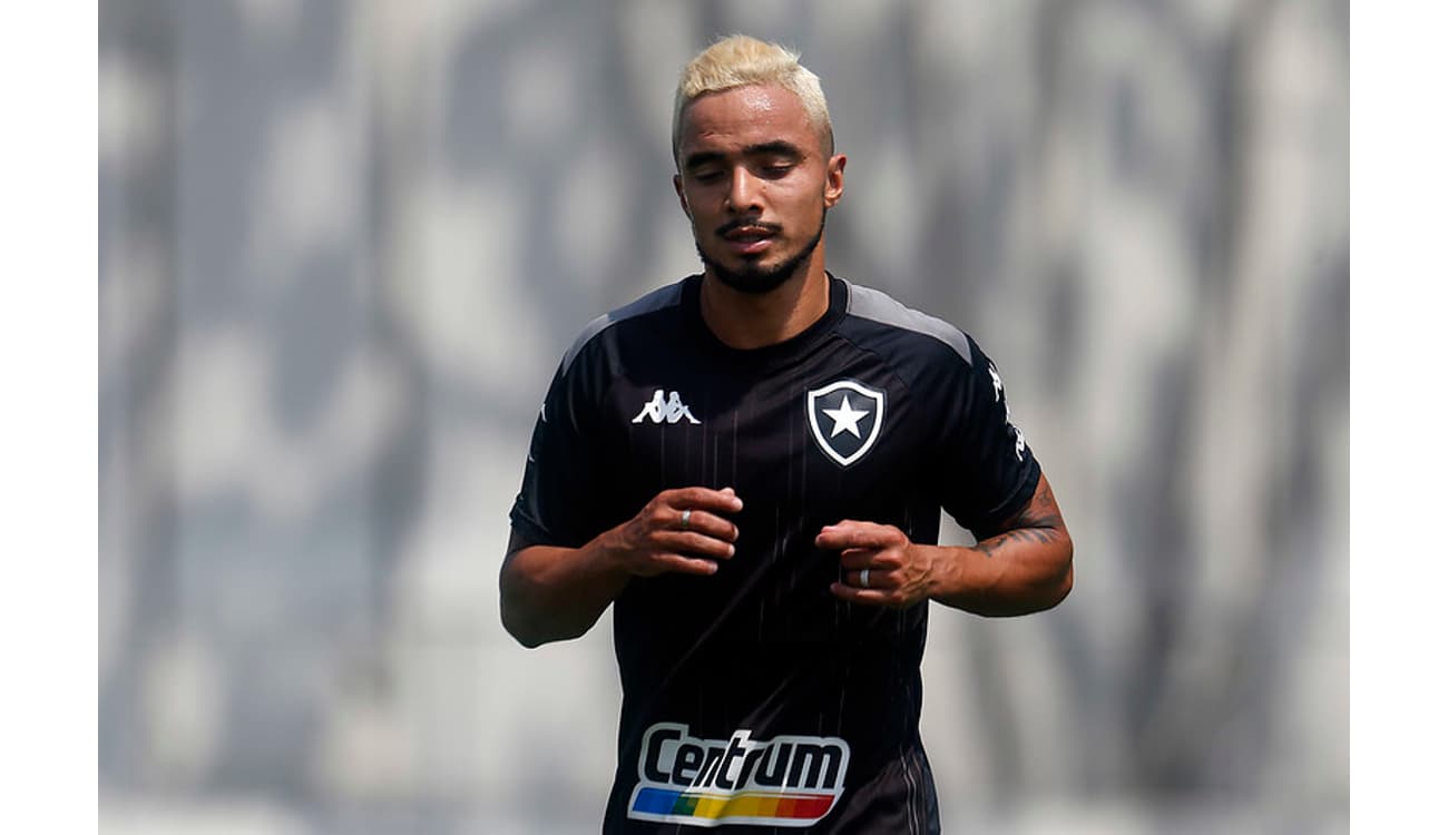 Jogador do Botafogo revela que foi convidado para esquema de