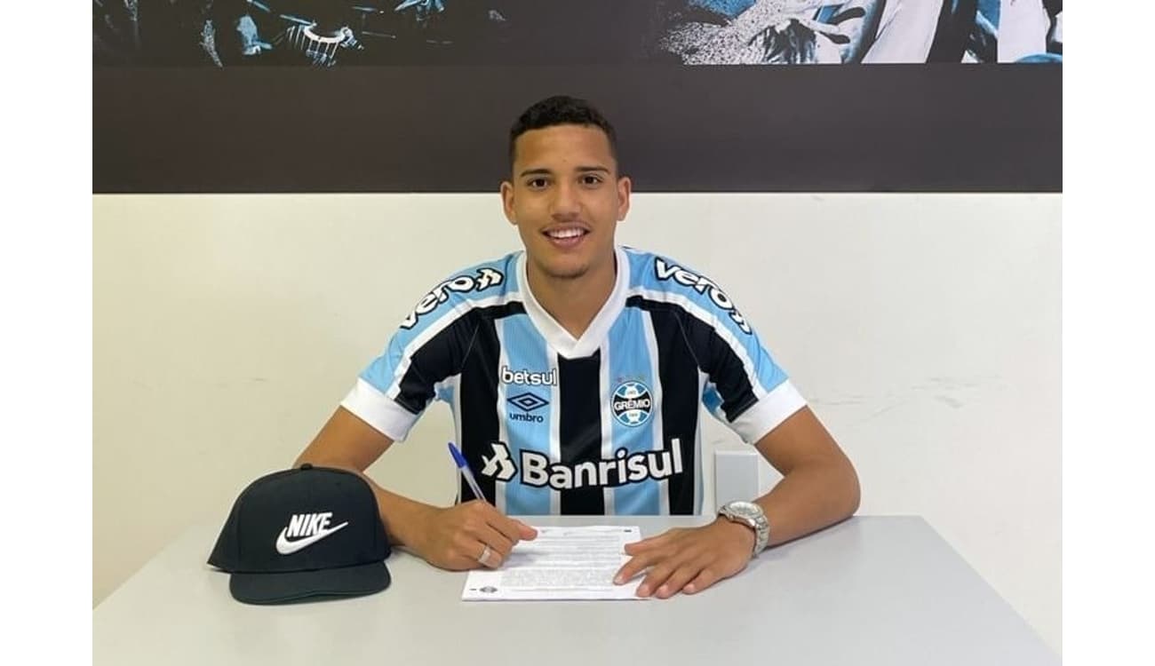 Caxias anuncia atacante do Grêmio que tem multa milionária