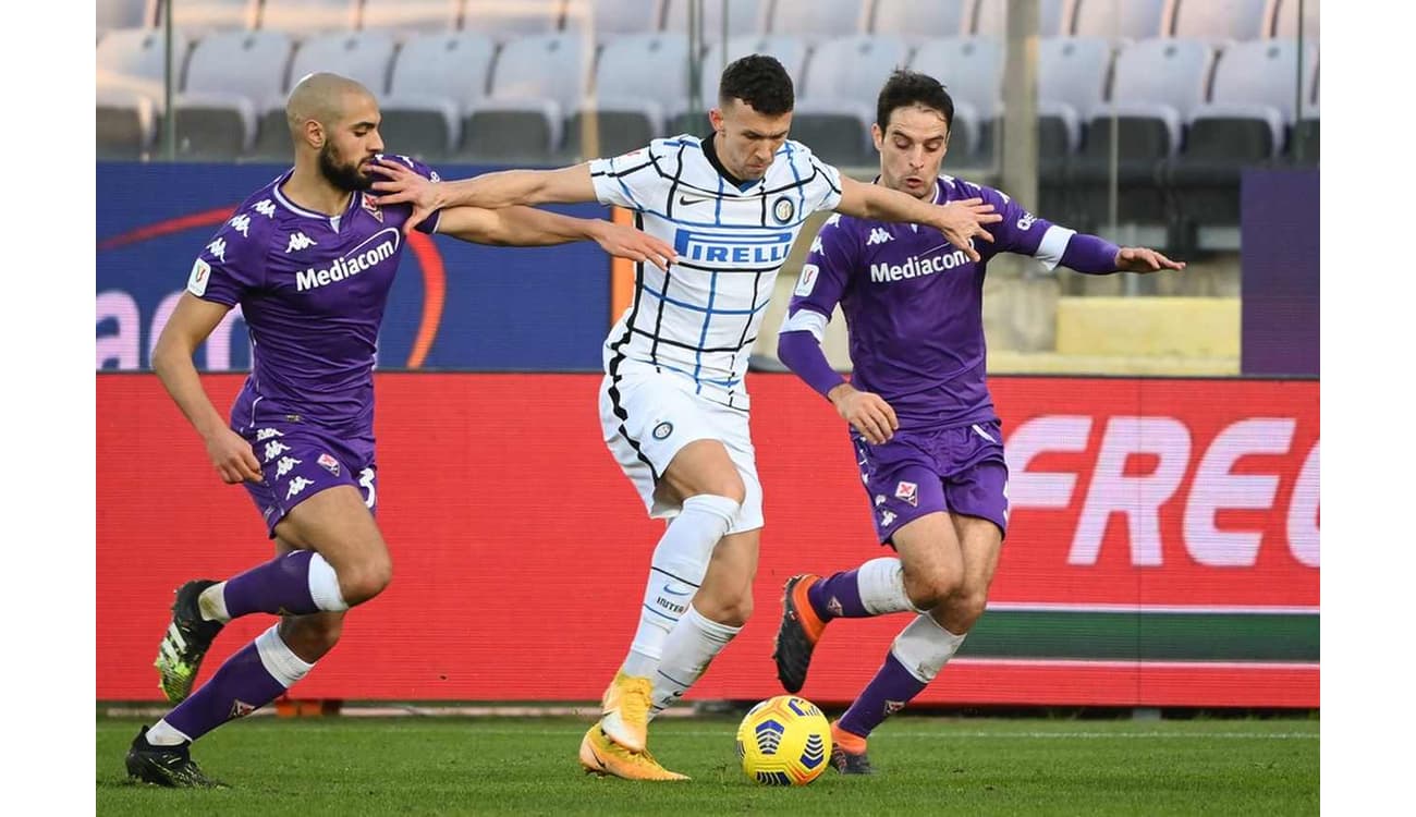 Manchester City goleia Wycombe e avança na Copa da Liga; Liverpool