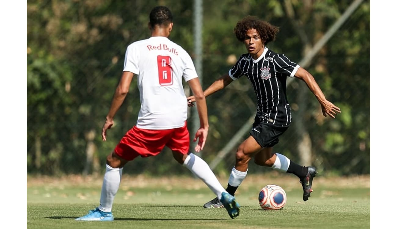 Corinthians é superado pelo Red Bull Bragantino por 1 a 0, no