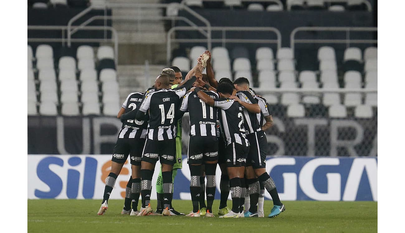 Vitória vence Botafogo-SP, mantém 100% e volta à liderança da Série B