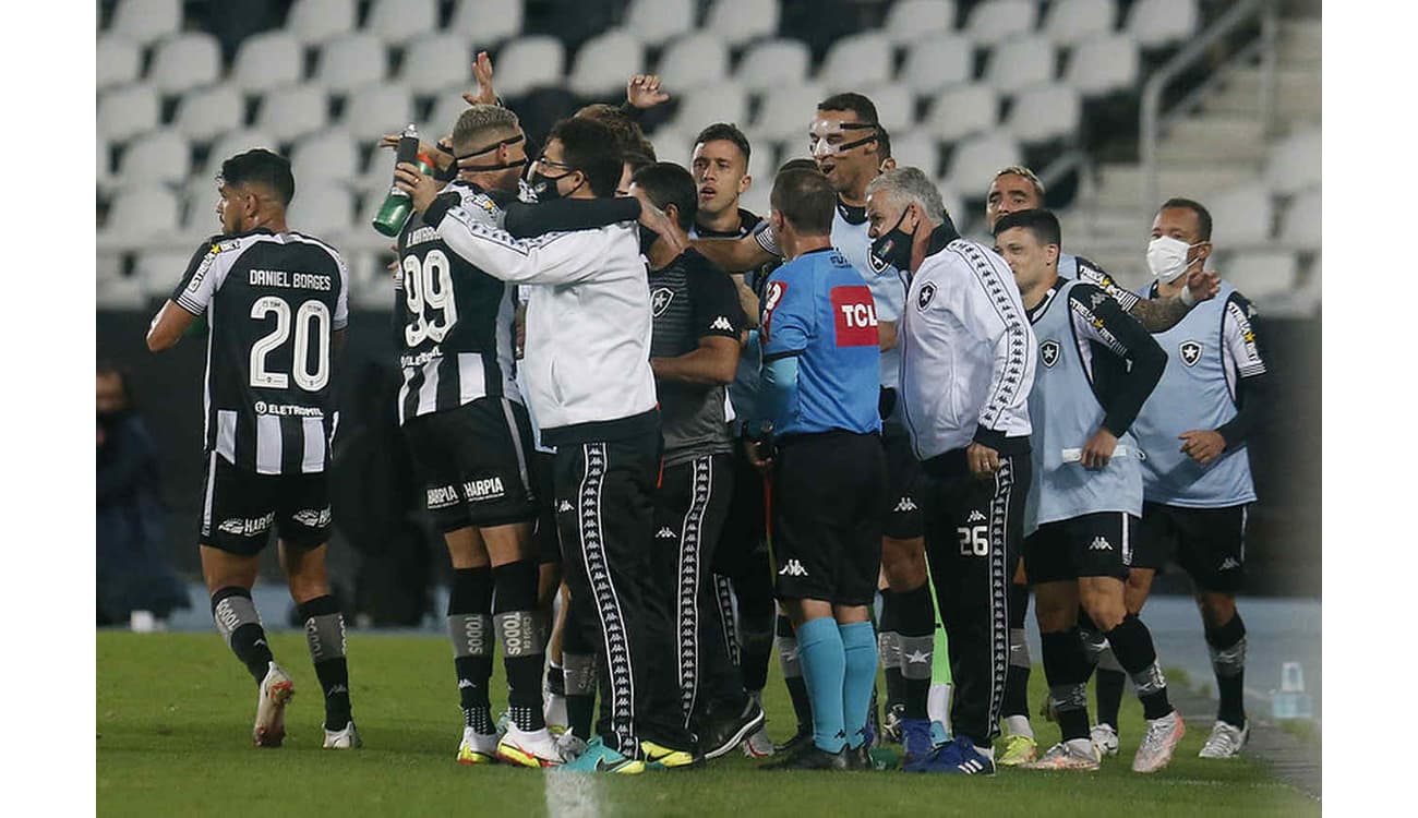 VASCO VENCE E COMPLICA O BOTAFOGO, CHAMPIONS LEAGUE E A CONVOCAÇÃO