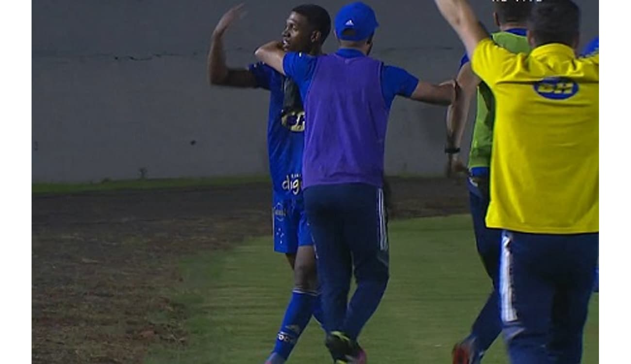 Cruzeiro vence Tombense e continua líder do Campeonato Mineiro