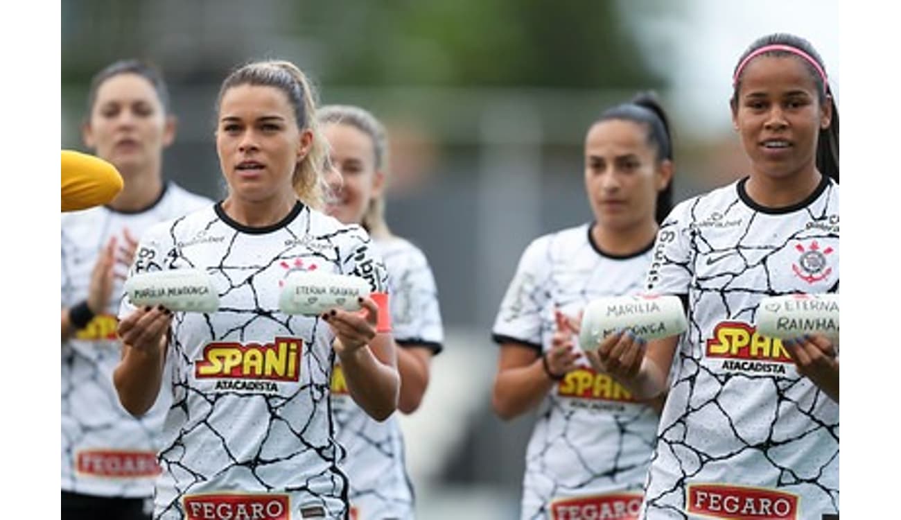 Corinthians arrasa Santos e está com um pé na final do Brasileiro feminino