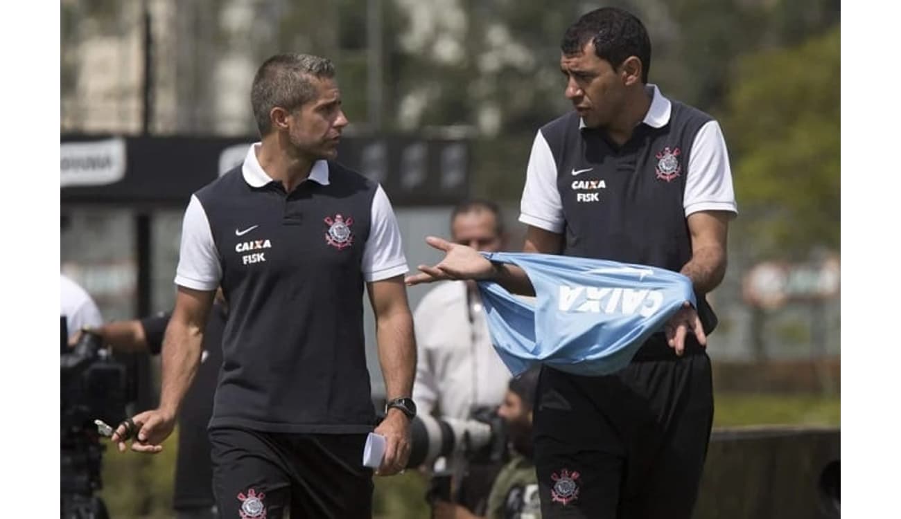 Zagueiro volta a treinar, e Carille confirma Corinthians para o