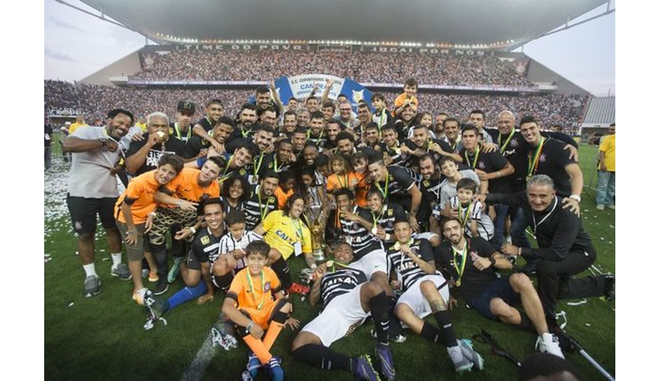 O CORINTHIANS GOLEIA O SÃ PAULO E FICA COM A TAÇA