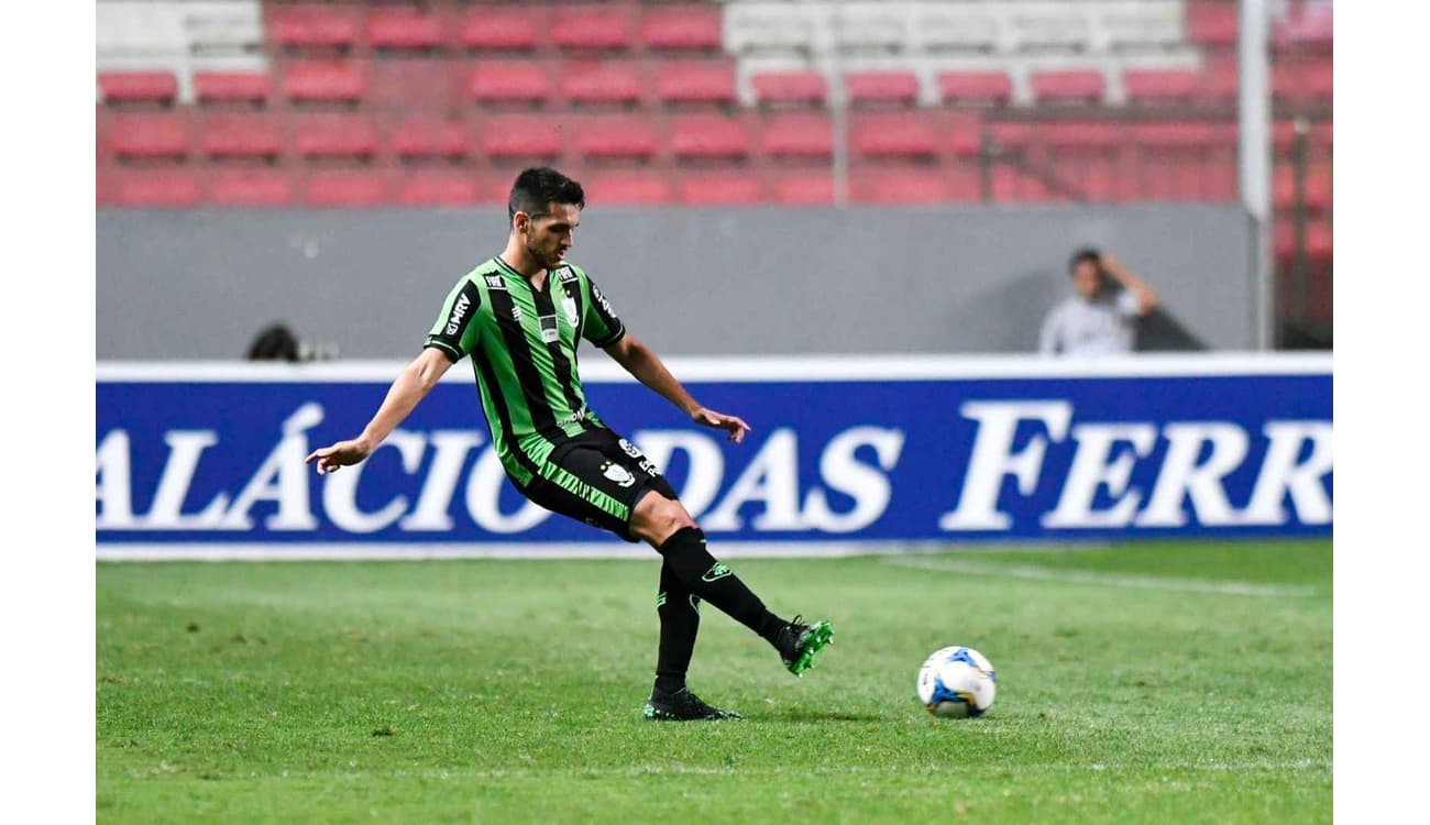 Goleiro Lucas França chega por empréstimo ao Guarani - Lance!