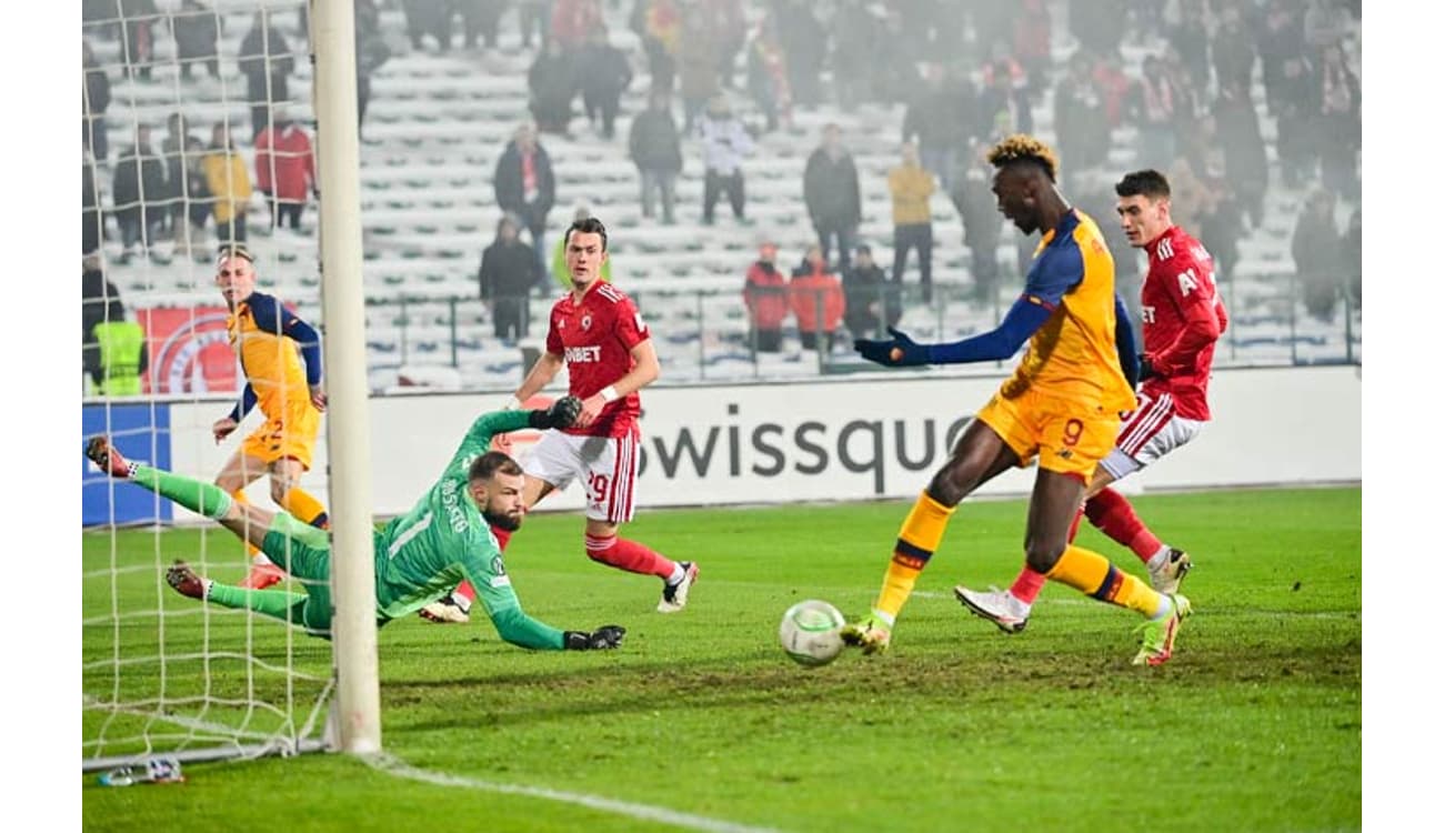 Gilberto vibra com gol histórico e classificação do Benfica na Champions  League: 'É espetacular', Esporte