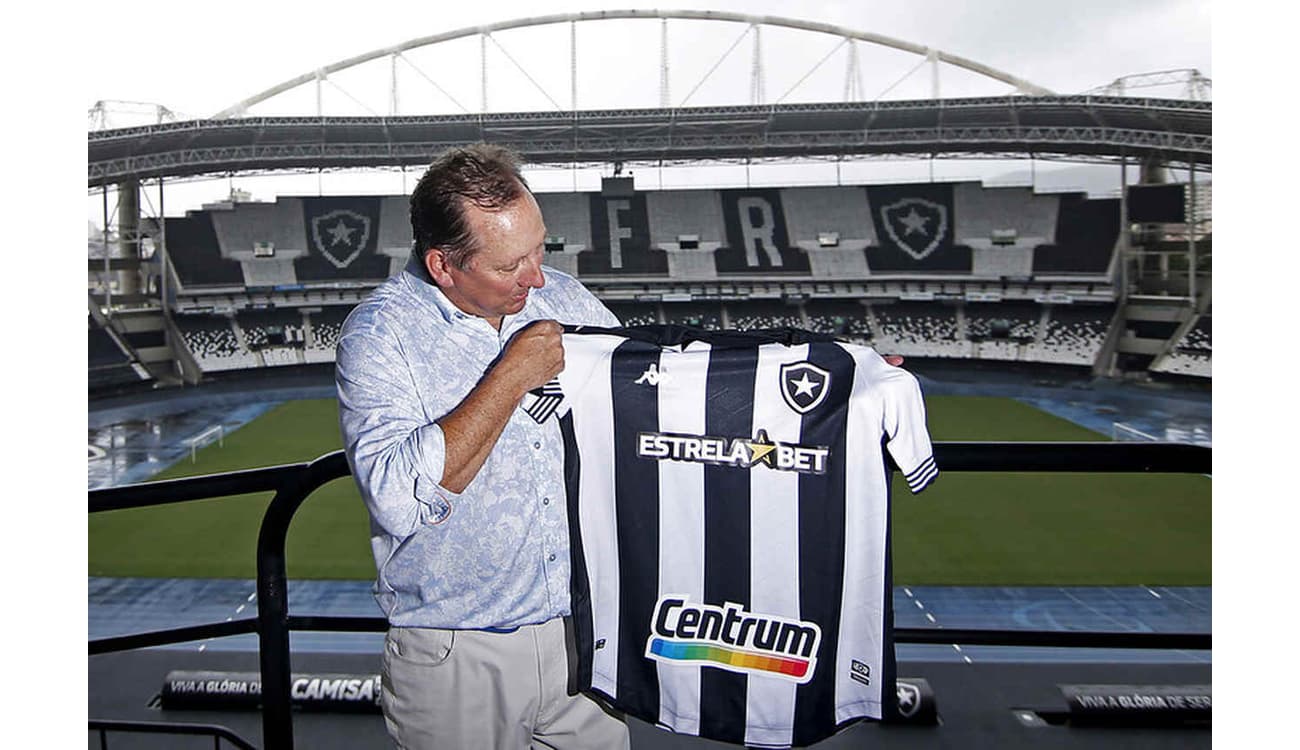 Botafogo vira no final sobre Fortaleza e Textor festeja com torcida