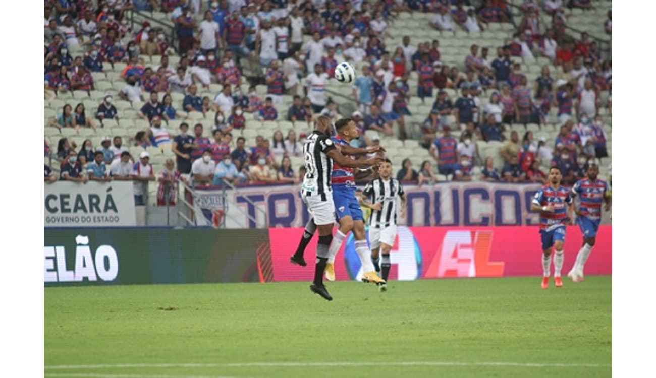 Corinthians arranca empate com Fortaleza no fim e sai da parte