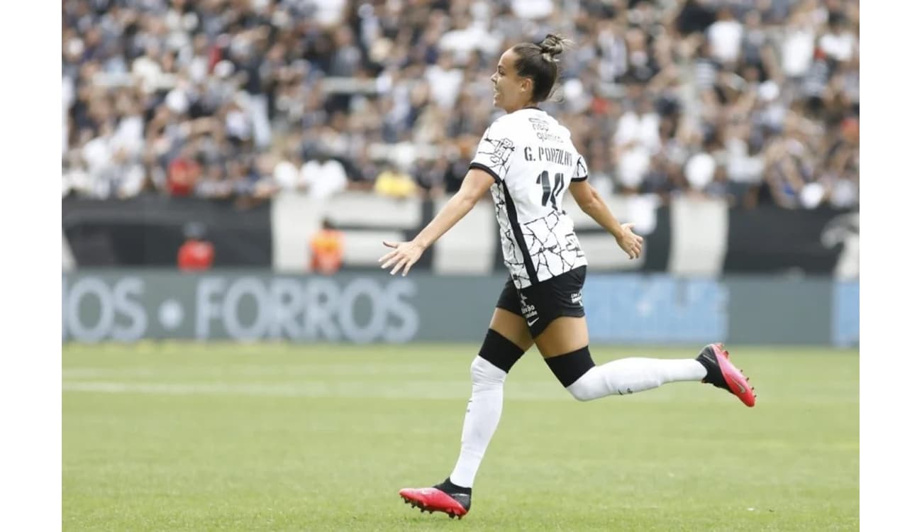 Com Supercopa, Globo aposta no futebol feminino e fecha