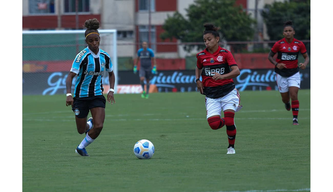 Corinthians bate o Grêmio no fim e ganha a primeira Supercopa