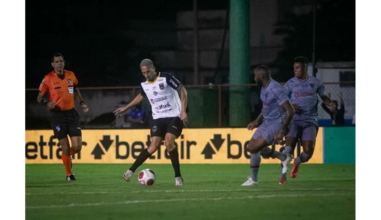 A Gazeta  Fluminense goleia o Volta Redonda e se garante na final do  Carioca