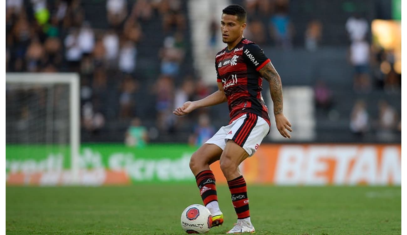 Vampeta joga sal grosso na taça da Copa do Brasil antes da decisão - Lance!