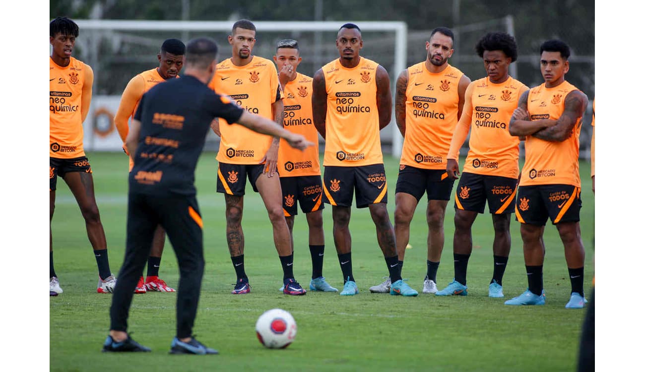 Tetracampeão mundial com a Seleção Brasileira critica rodízio de Vítor  Pereira no Corinthians