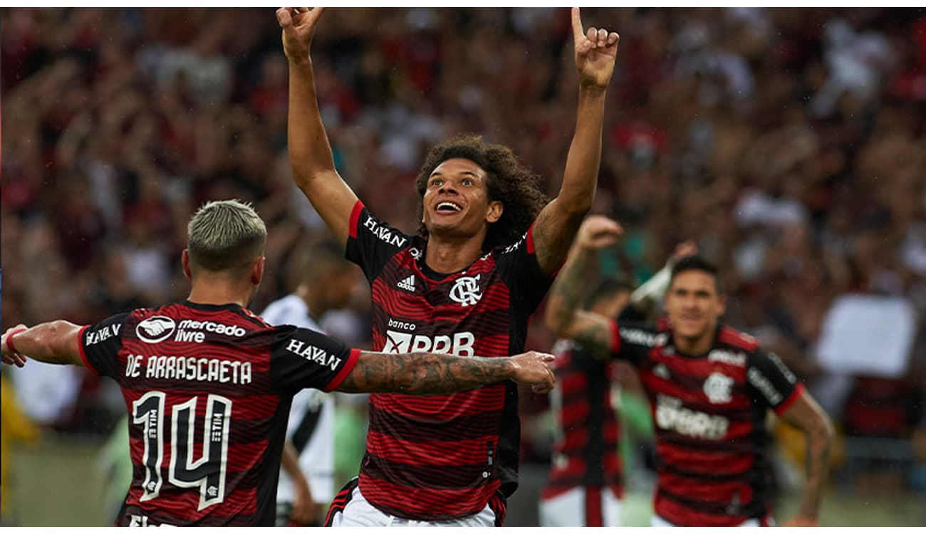 Flamengo supera um Vasco mais corajoso e vai buscar o tetra