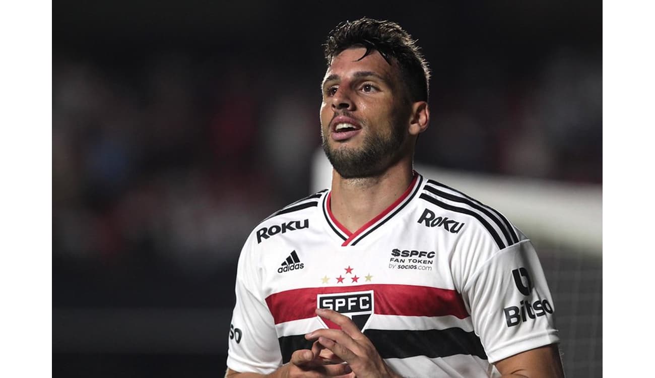 Calleri brilha, São Paulo derruba invencibilidade do Palmeiras e