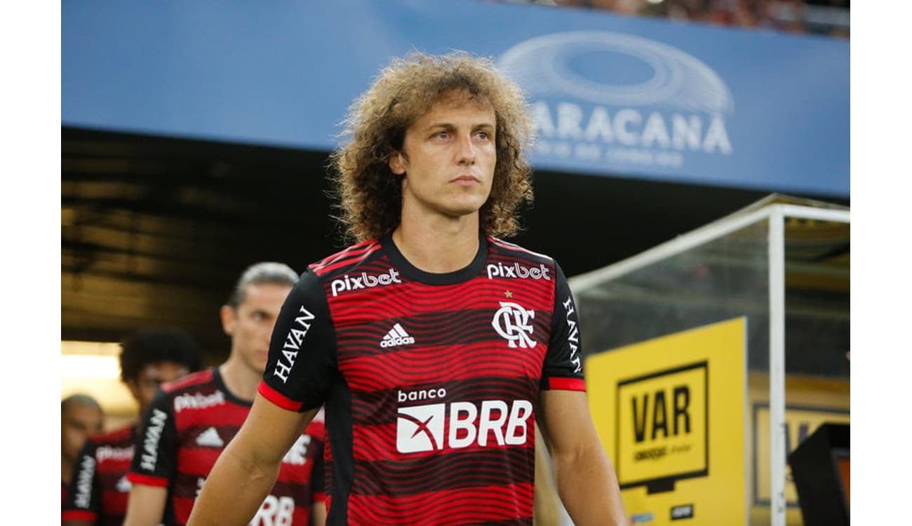 AGORA  David Luiz sente dores e está fora de jogo do Flamengo