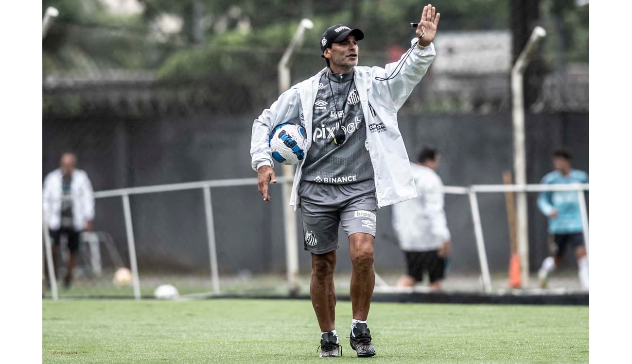 Santos se reúne por renovação de joia da base; jovem tem quatro