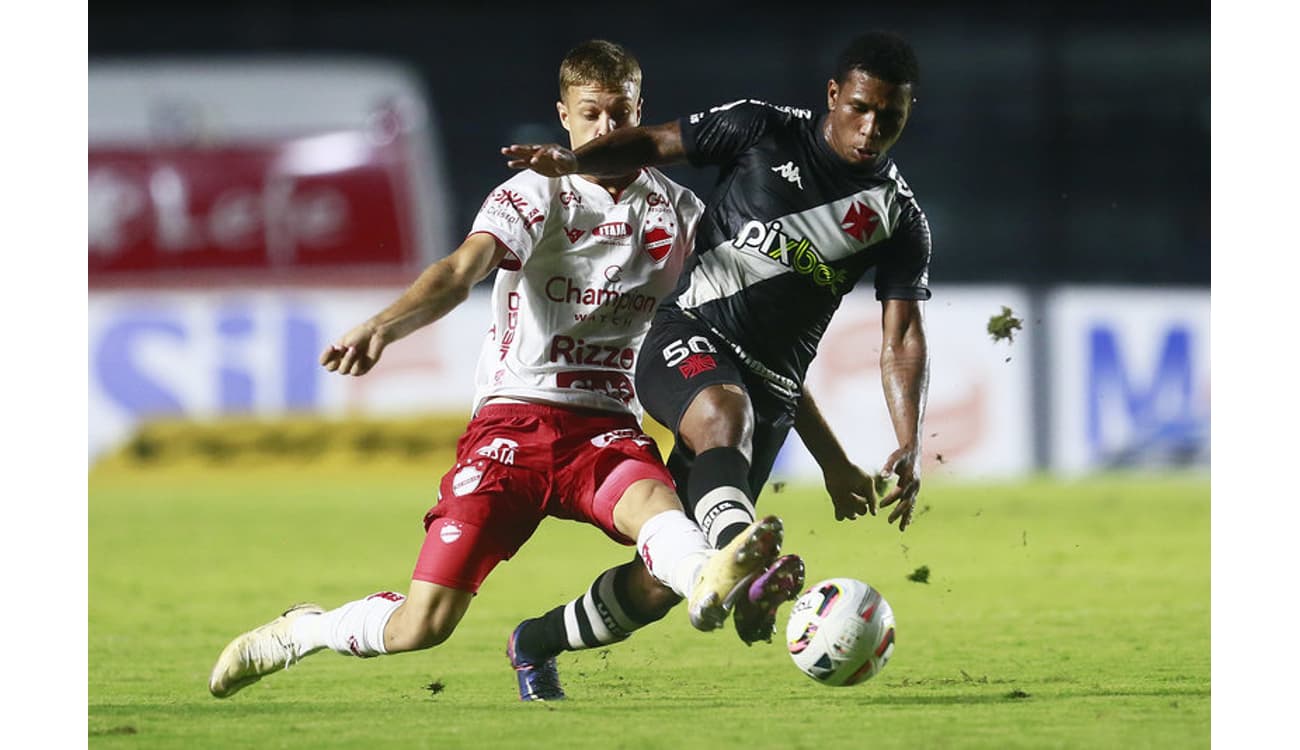 Vila Nova bate Vasco por 1 a 0 e volta a vencer após 13 jogos