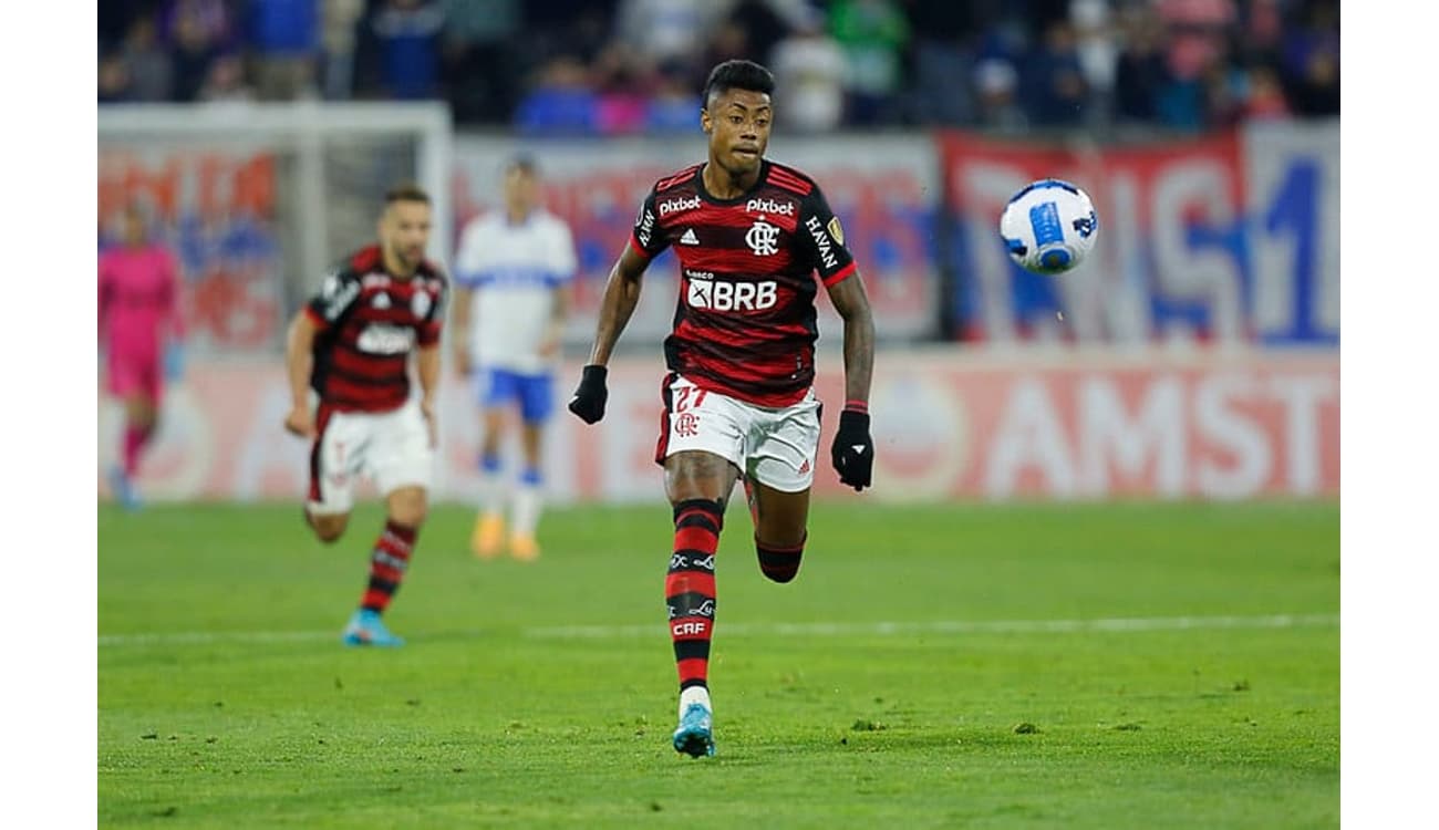 Isla assina rescisão com o Flamengo e se despede dos companheiros no CT;  lateral irá defender clube chileno - Lance!