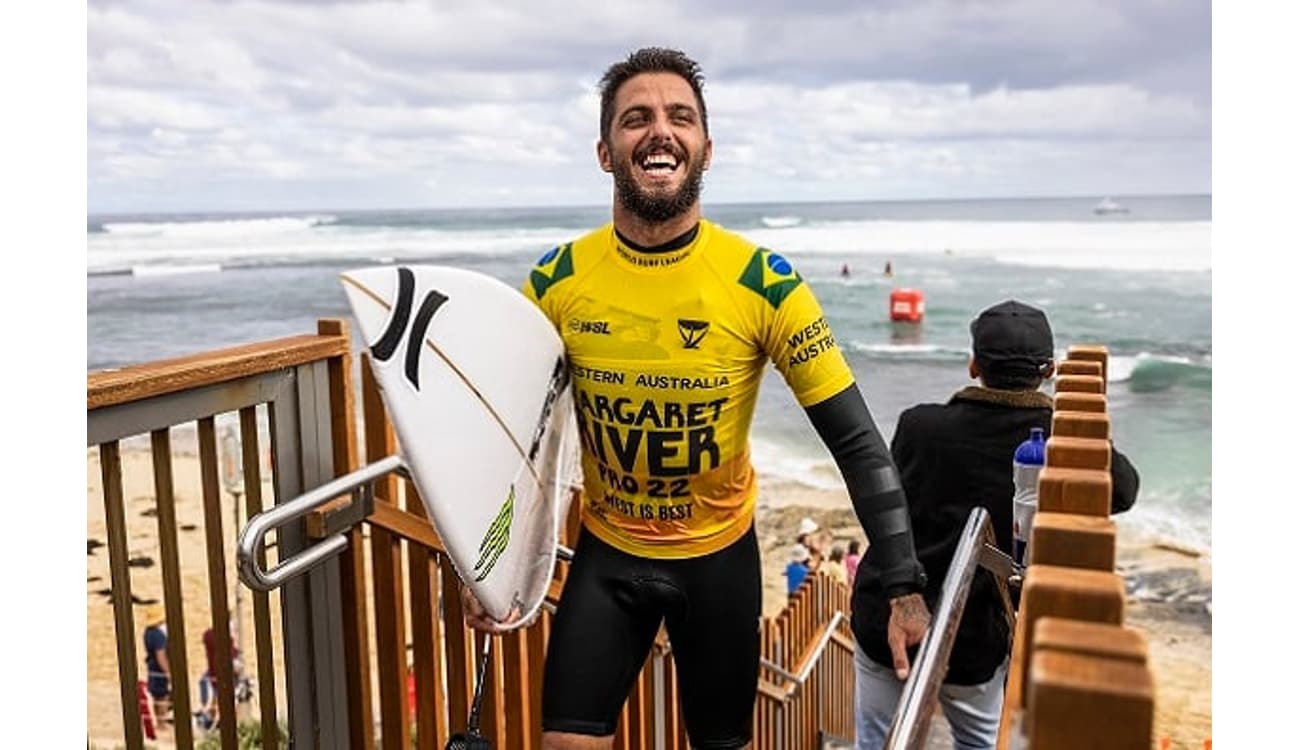Atual sensação do surfe, Filipe Toledo é casado com cantora, promessa da  música pop - Famosos - Extra Online