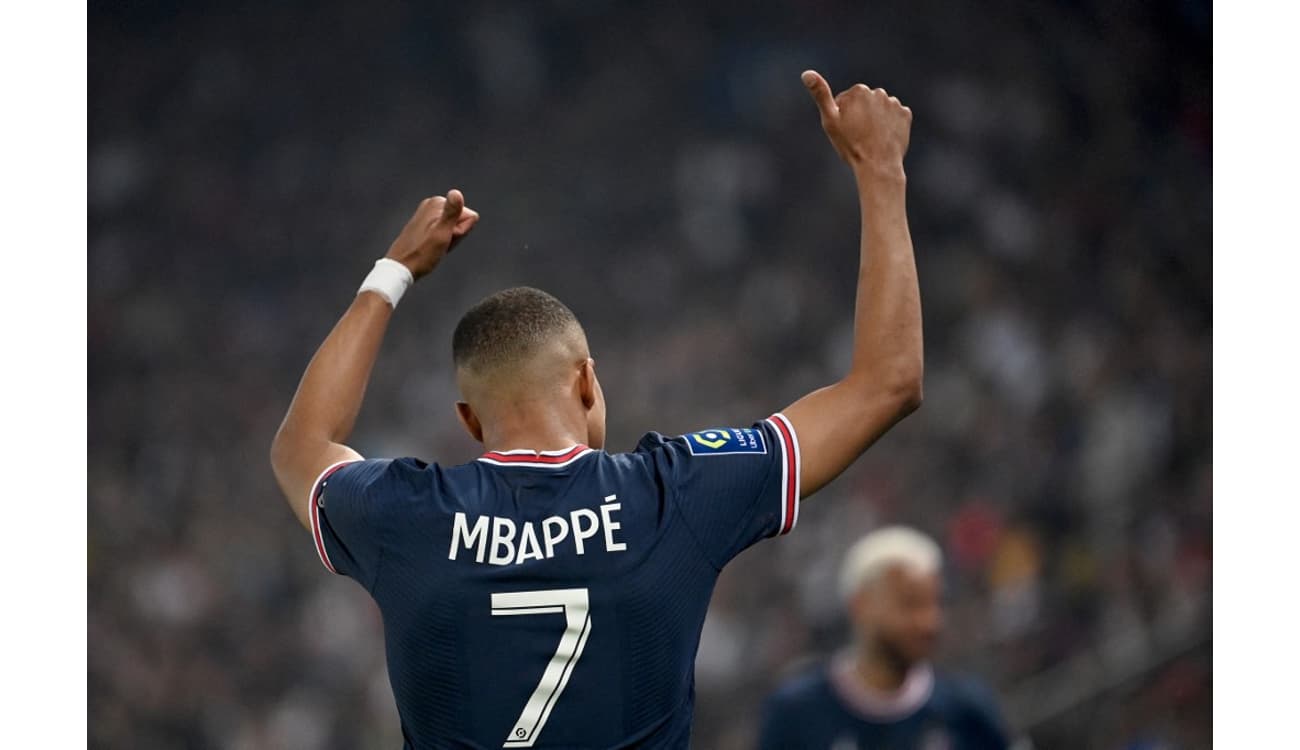 Saiba o que significa a comemoração de Mbappé, estrela da França e do PSG -  Esportes - R7 Lance