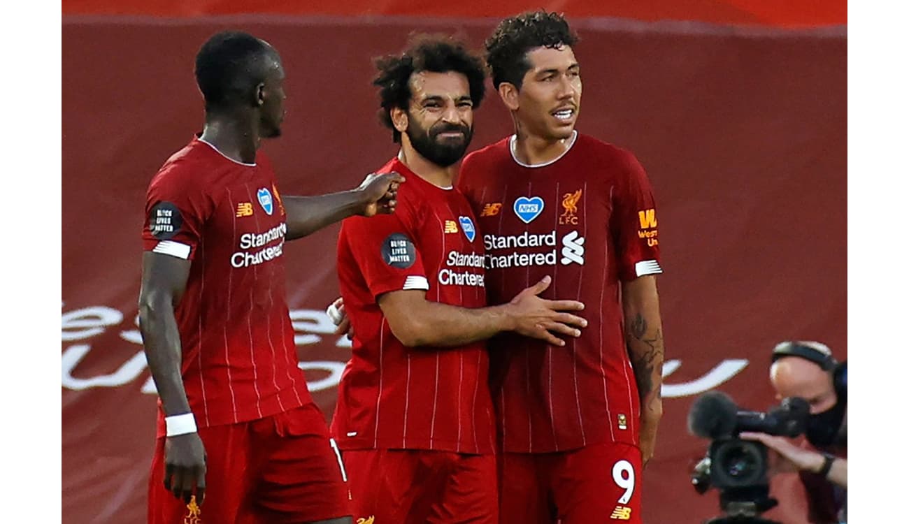 Salah põe fim às especulações e renova contrato com o Liverpool
