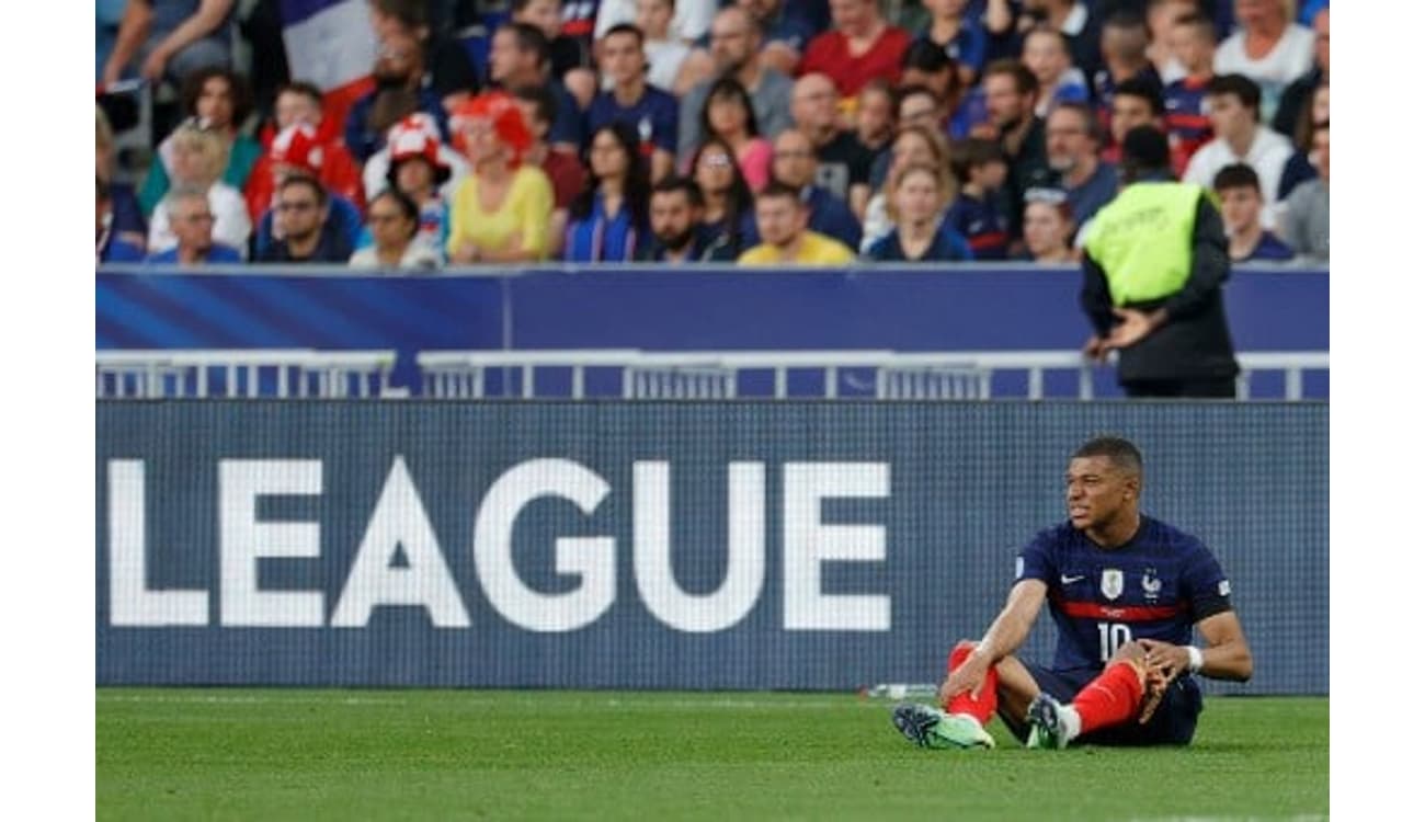Mbappé sofre lesão na coxa e não deve jogar primeiro jogo da Champions
