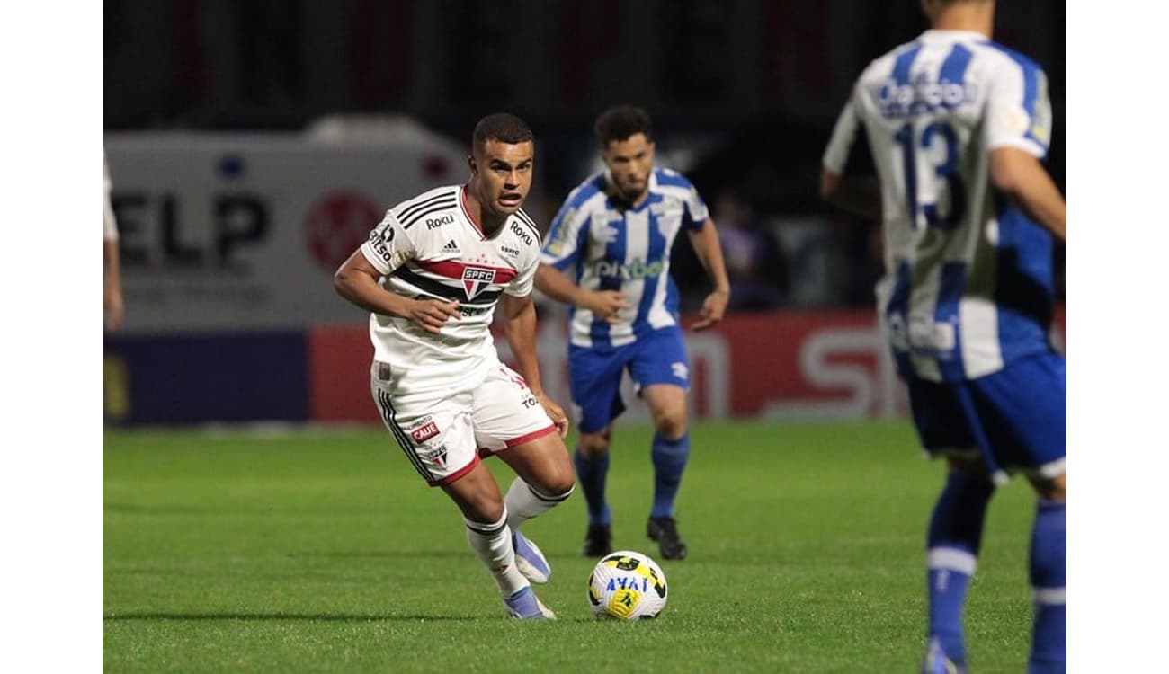 Flamengo cede empate ao Fluminense e desperdiça chance de encostar na  liderança