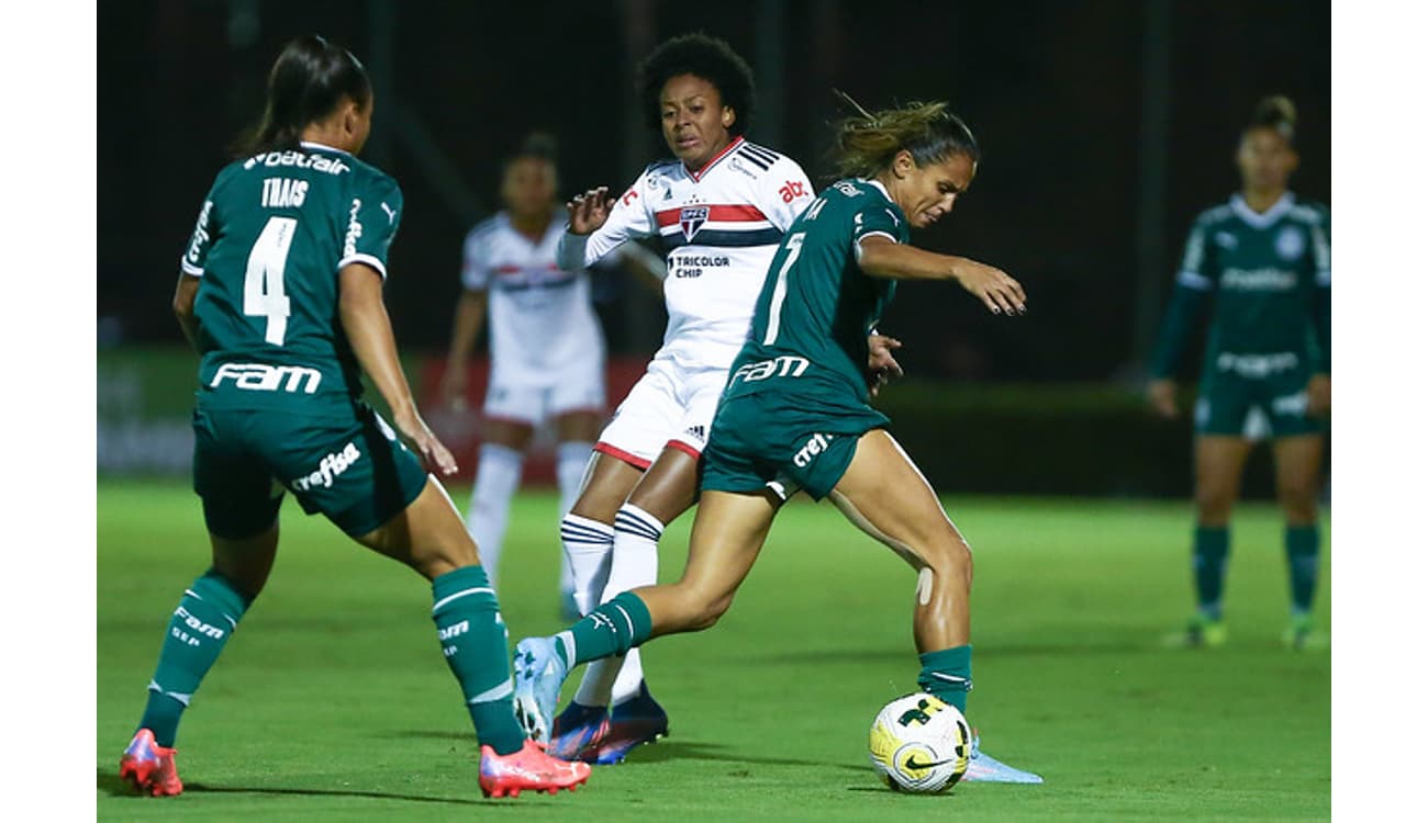 São Paulo vence o Corinthians pelo Campeonato Paulista Feminino e encosta  na liderança - Lance!