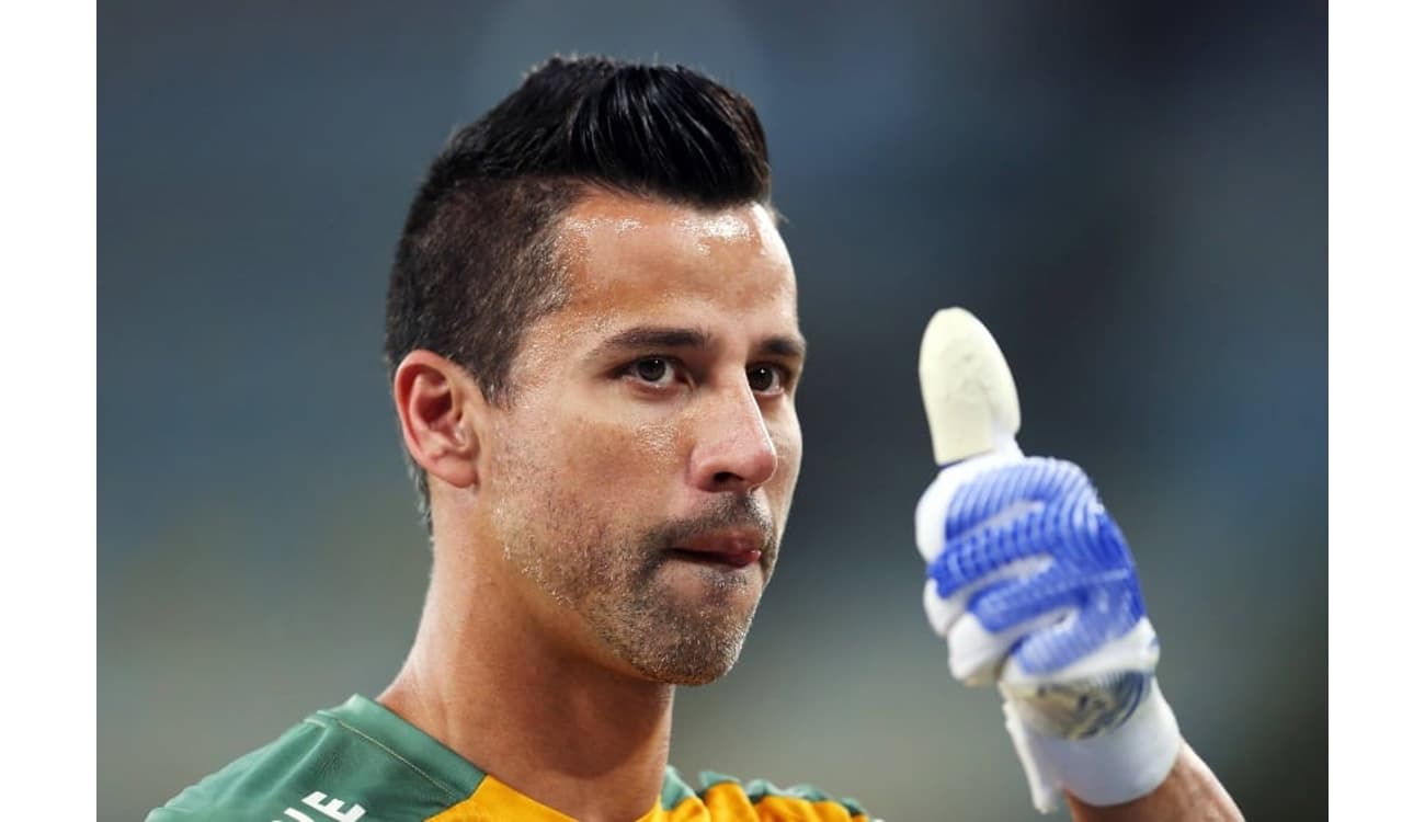 Fábio, do Fluminense, é o goleiro com mais defesas difíceis no Brasileirão