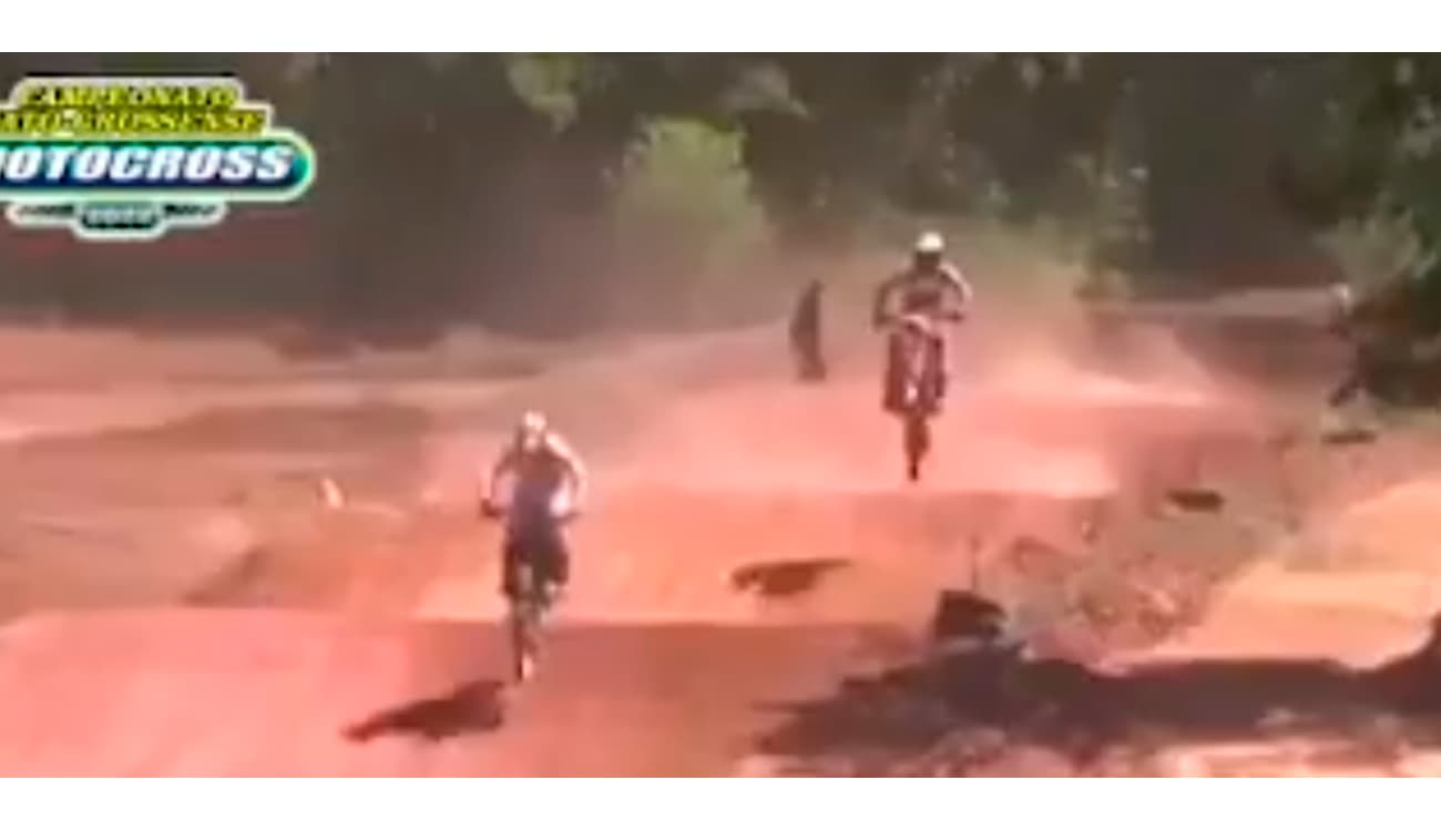 Piloto com braço amputado morre em corrida de motocross na