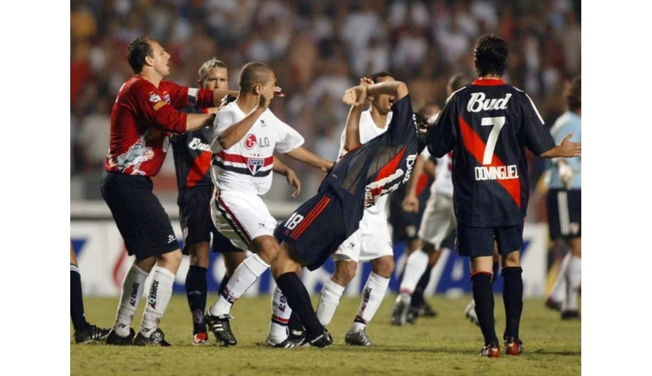 Expulsões em mata-mata castigam São Paulo e Ceni tenta levantar time