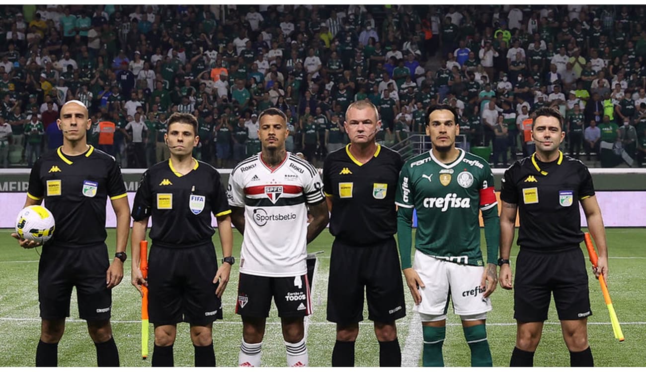 Grêmio Paulista De Jahu - ADVERSÁRIO – Oponente de um jogador. APITAR –  Definição prática e abreviada do ato de exercer a função de árbitro ou  juiz.�ÁRBITRO – Pessoa habilitada a intermediar