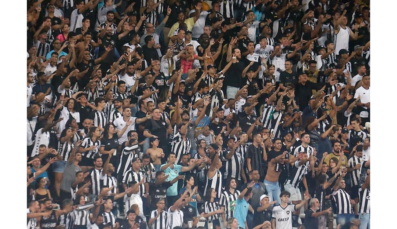 Botafogo x Vasco tem 30 mil ingressos vendidos; torcedores formam