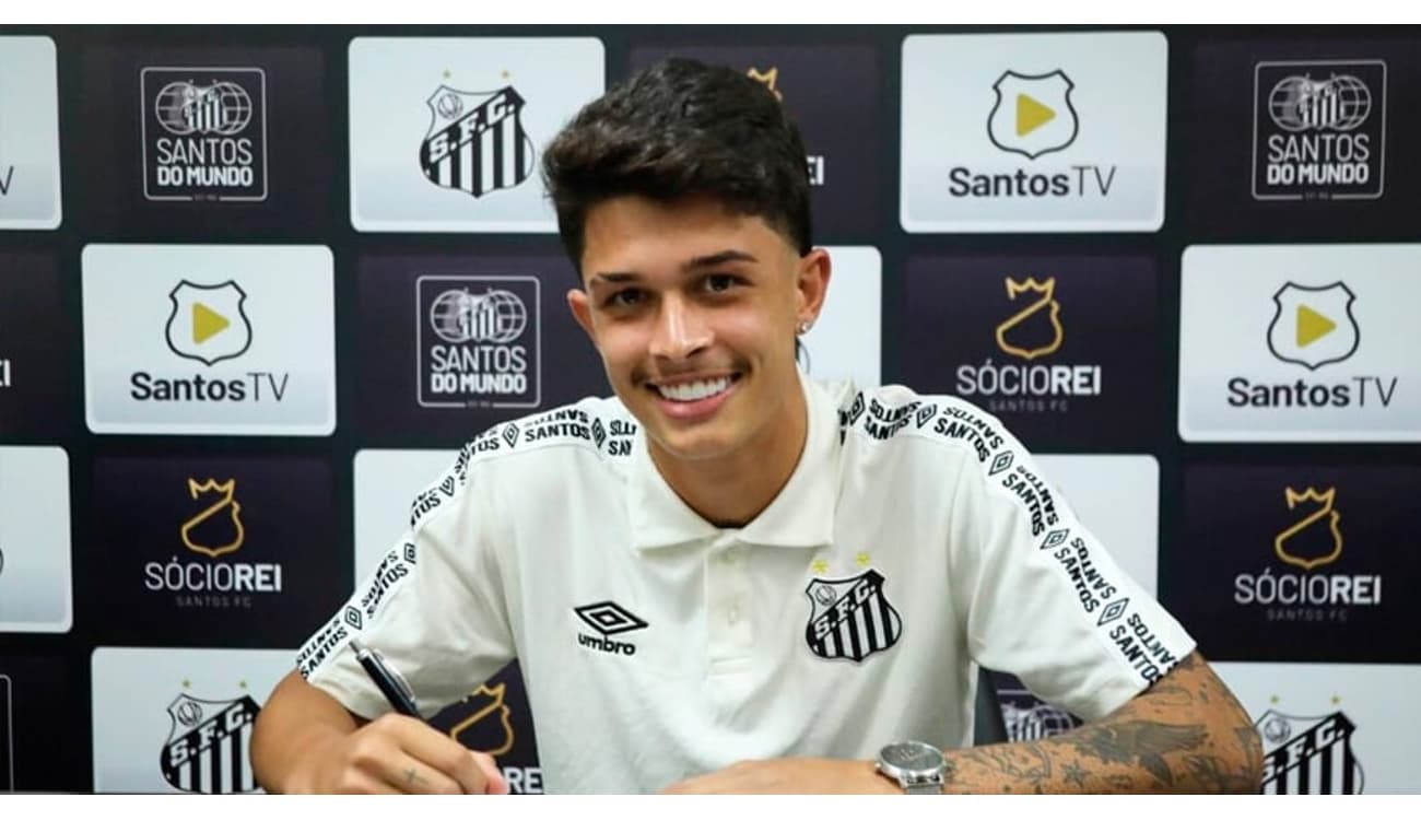 Santos assina pré-contrato com lateral-esquerdo do Vasco - Lance!