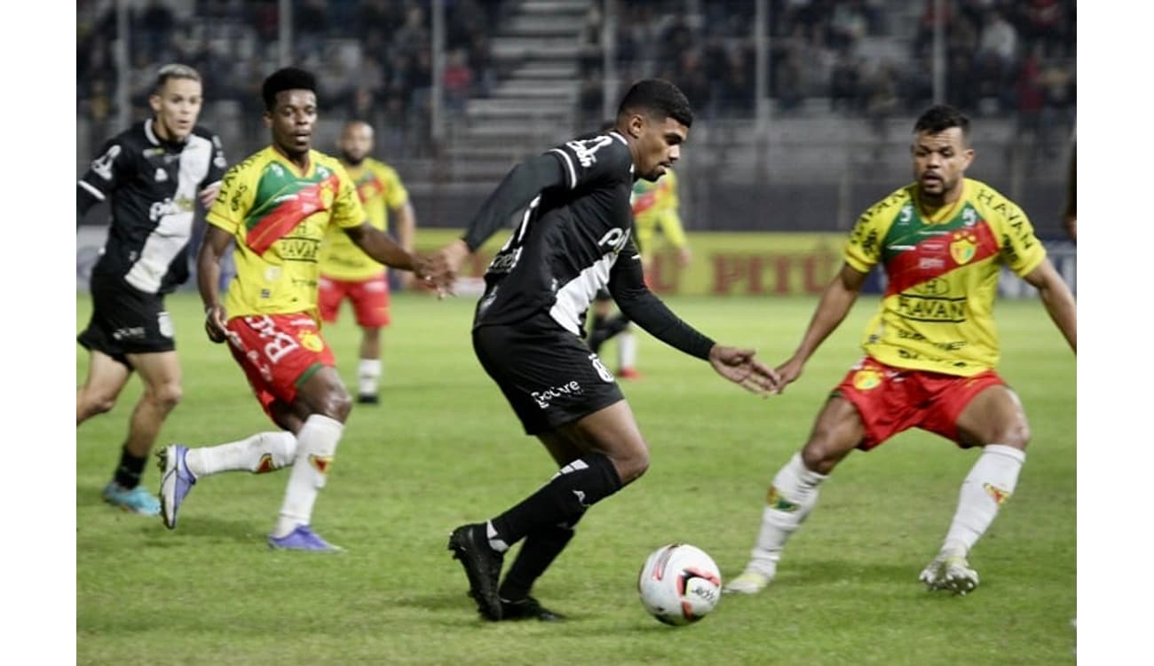 Brusque vence Botafogo-PB e engata terceira vitória seguida na Série C