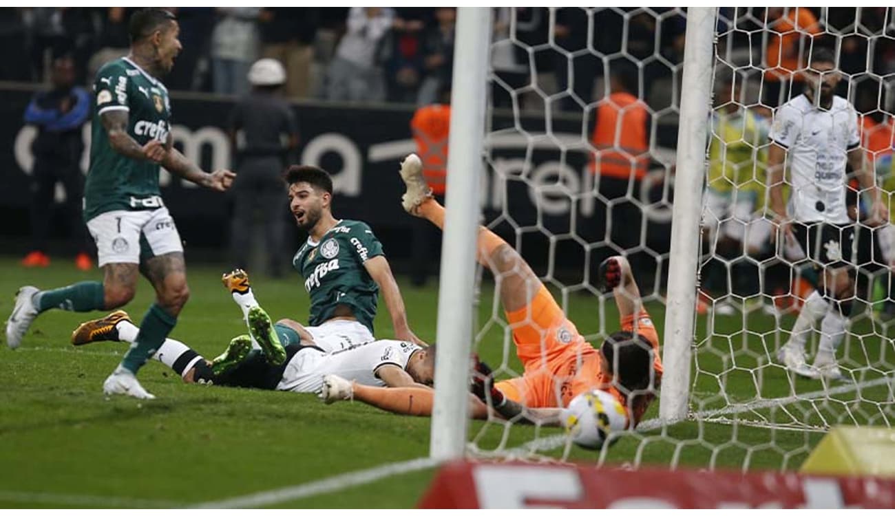 Palmeiras se iguala em pontos com o líder do Brasileiro e joga pressão no  Botafogo; simule os jogos, palmeiras