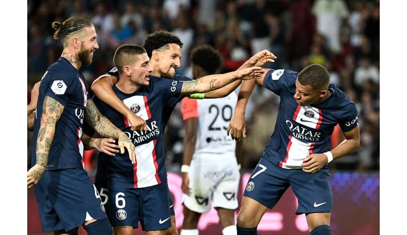 Mbappé vai além dos gols e, em meio a protesto e polêmicas, mostra outra  faceta em 2022