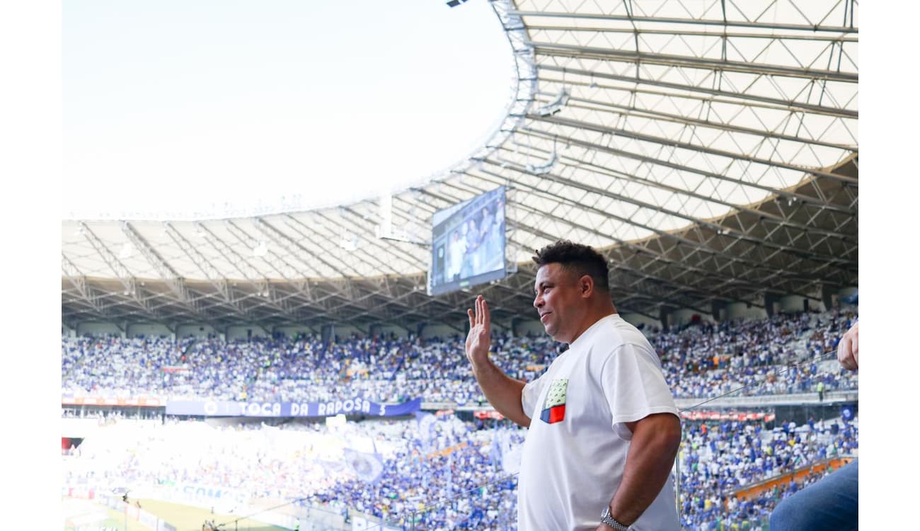 Troca de comando, futebol ruim e invasão de campo: Cruzeiro revive