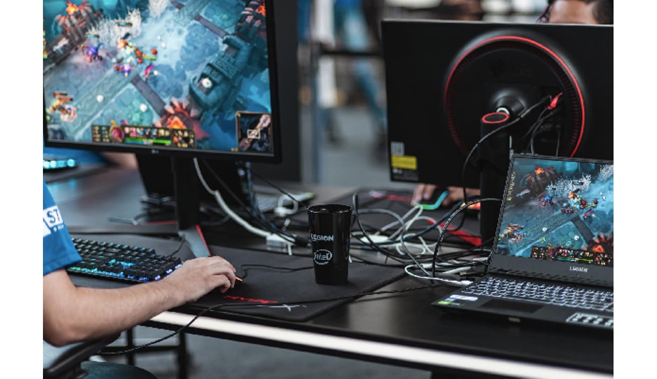 Prefeitura monta 'arena gamer' na CCXP e leva jogos de acelerados