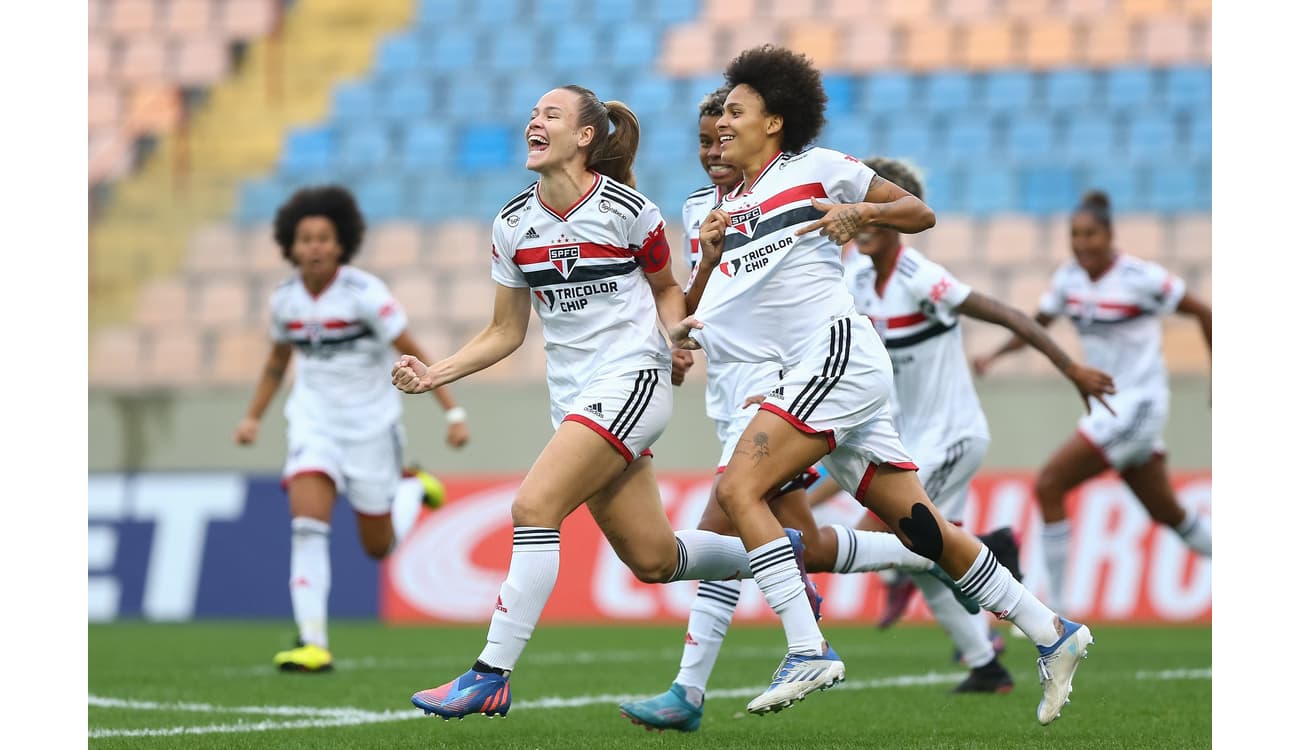 São Paulo vence Corinthians em Itaquera e fatura o tetracampeonato do  Paulistão Feminino Sub-17 - Lance!