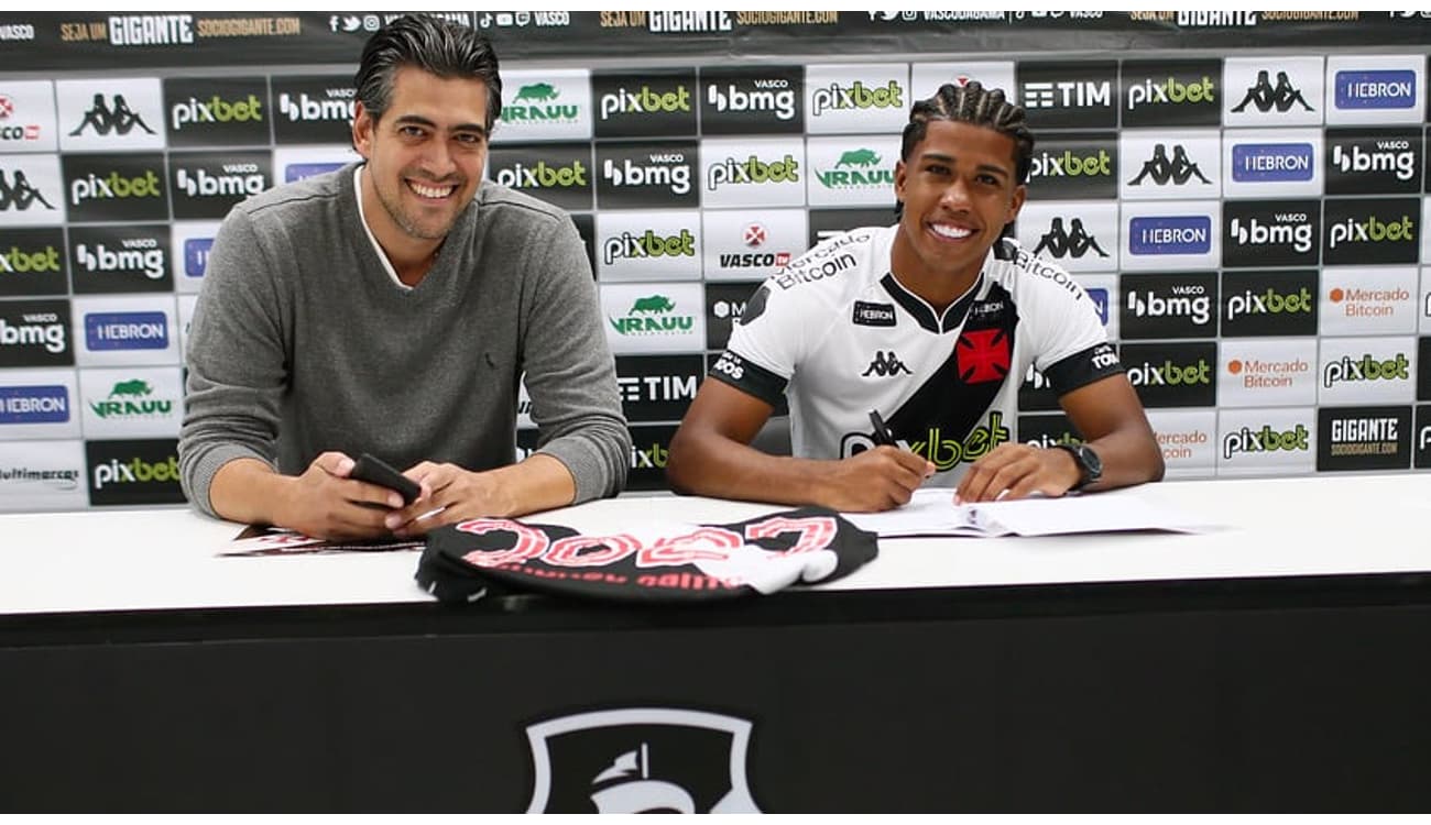 Santos assina pré-contrato com lateral-esquerdo do Vasco - Lance!