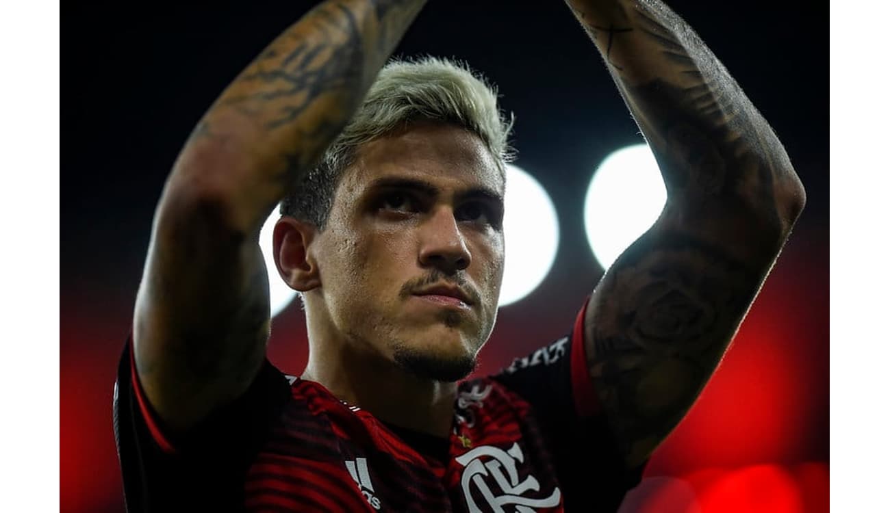 Pedro chega a 100 gols na carreira após hat-trick pelo Flamengo