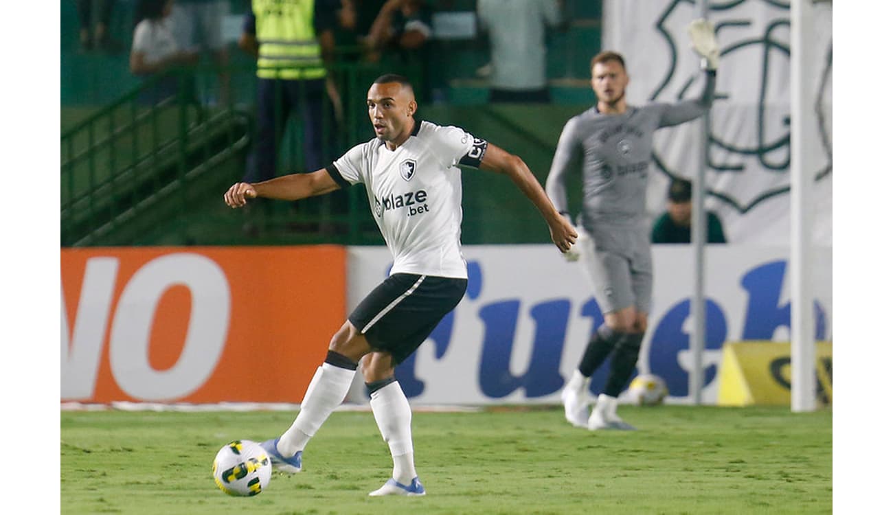 Árbitro relata cartão amarelo para Marçal, do Botafogo, por