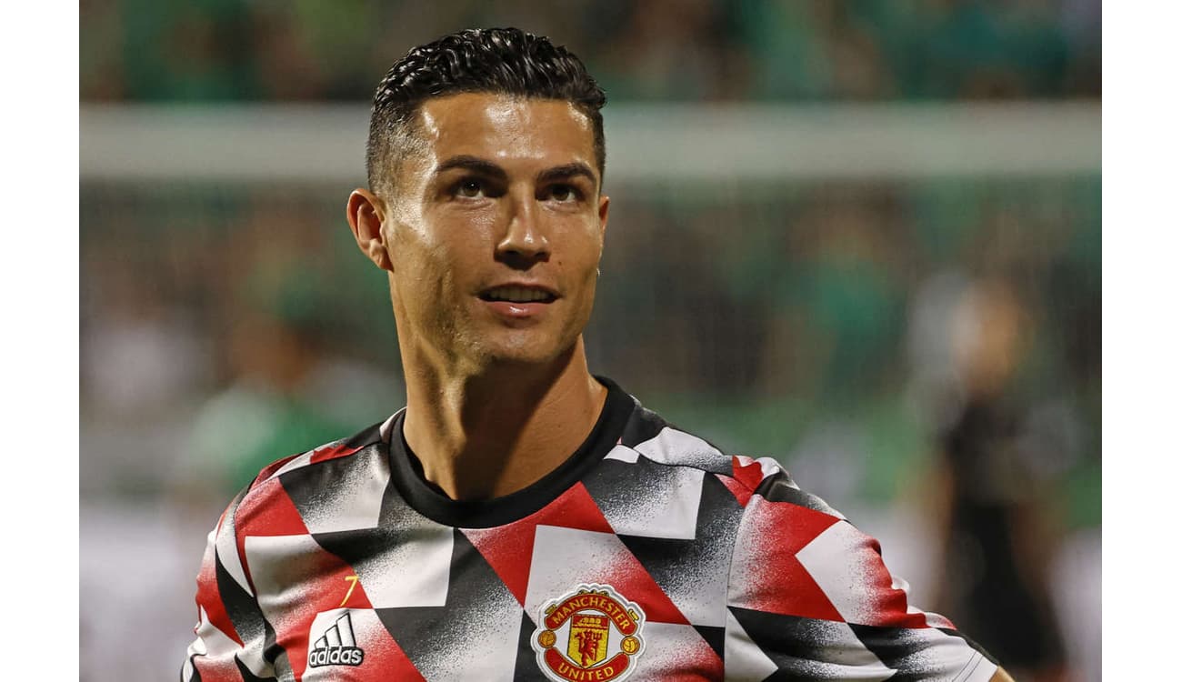 Cristiano Ronaldo é afastado pelo Manchester United por