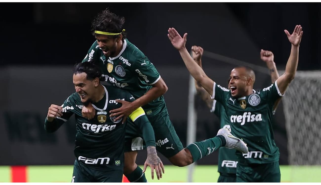 Palmeiras dorme na liderança do Brasileirão após vitória tranquila sobre o  Inter